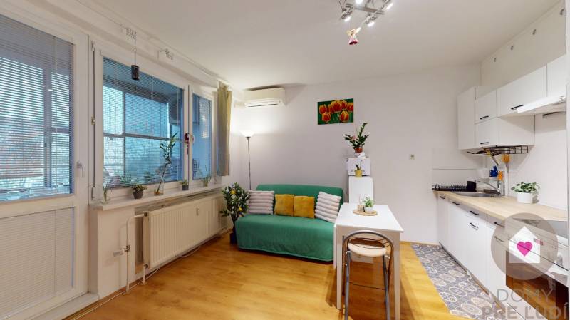 Prenájom zariadenej 2garsónky s klimatizáciou a lodžiou len 5 min od jazera Draždiak_Znievska ul. Petržalka