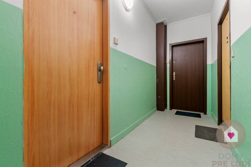 Prenájom zariadenej 2garsónky s klimatizáciou a lodžiou len 5 min od jazera Draždiak_Znievska ul. Petržalka