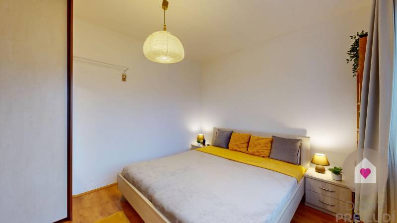 Prenájom zariadenej 2garsónky s klimatizáciou a lodžiou len 5 min od jazera Draždiak_Znievska ul. Petržalka