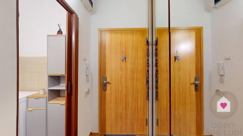 Prenájom zariadenej 2garsónky s klimatizáciou a lodžiou len 5 min od jazera Draždiak_Znievska ul. Petržalka