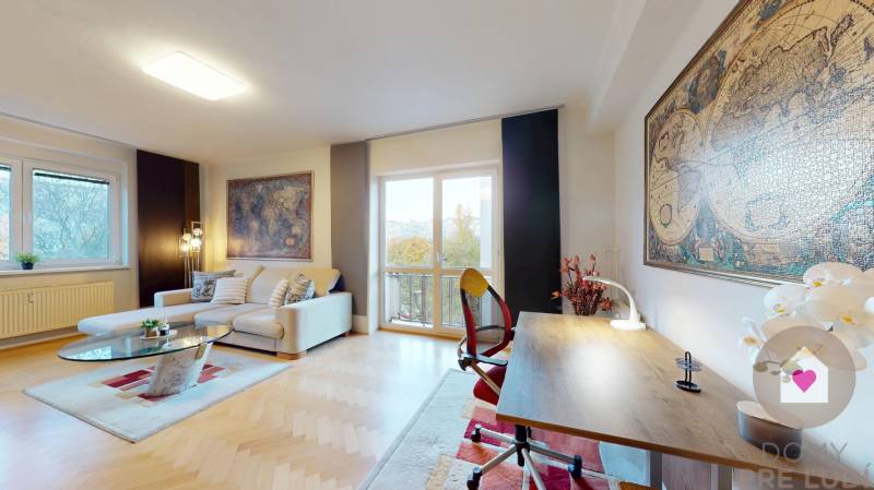 Prenájom kompletne zariadeného 2i bytu s oddelenou kuchyňou, 2 balkónmi a pivnicou na Krížnej ul. v Starom Meste