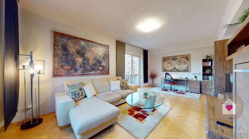 Prenájom kompletne zariadeného 2i bytu s oddelenou kuchyňou, 2 balkónmi a pivnicou na Krížnej ul. v Starom Meste