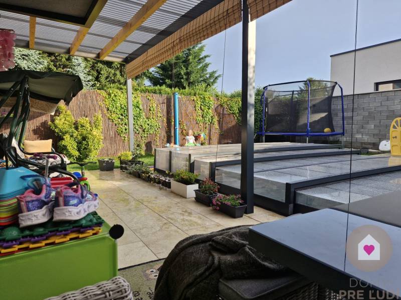 BA/VRAKUŃA-Prenájom zariadeného 5i domu s 2garážou, bazénom a záhradou