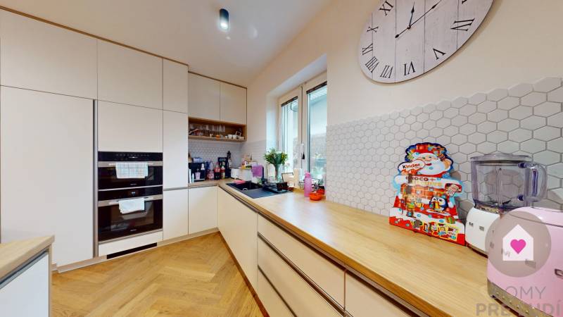 BA/VRAKUŃA-Prenájom zariadeného 5i domu s 2garážou, bazénom a záhradou