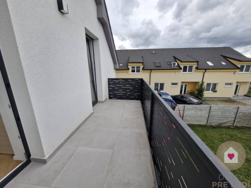 BA/VRAKUŃA-Prenájom zariadeného 5i domu s 2garážou, bazénom a záhradou