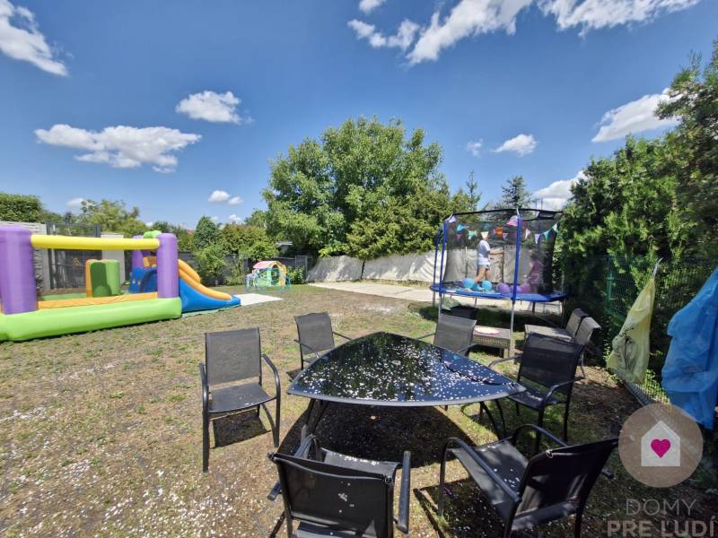 BA/VRAKUŃA-Prenájom zariadeného 5i domu s 2garážou, bazénom a záhradou