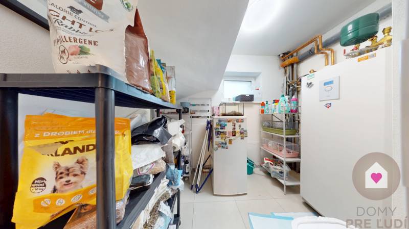 BA/VRAKUŃA-Prenájom zariadeného 5i domu s 2garážou, bazénom a záhradou