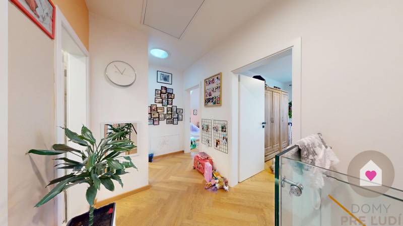 BA/VRAKUŃA-Prenájom zariadeného 5i domu s 2garážou, bazénom a záhradou