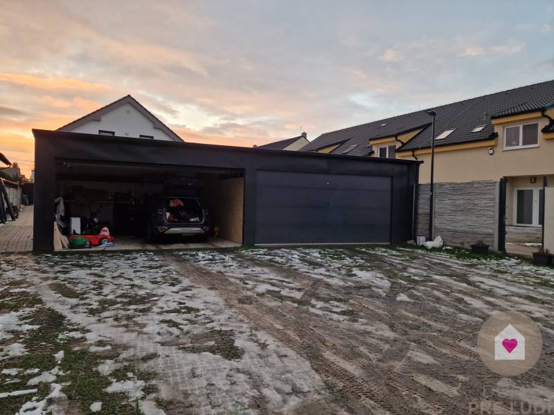 BA/VRAKUŃA-Prenájom zariadeného 5i domu s 2garážou, bazénom a záhradou