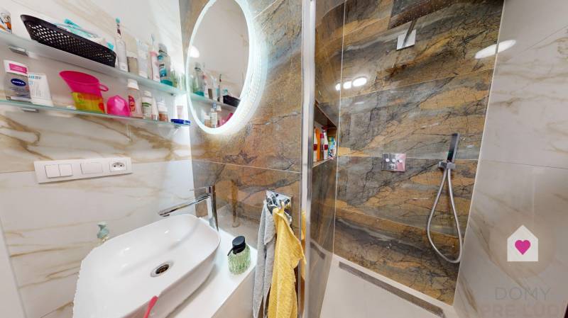 BA/VRAKUŃA-Prenájom zariadeného 5i domu s 2garážou, bazénom a záhradou