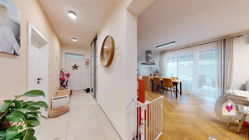 BA/VRAKUŃA-Prenájom zariadeného 5i domu s 2garážou, bazénom a záhradou