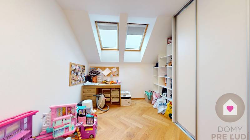 BA/VRAKUŃA-Prenájom zariadeného 5i domu s 2garážou, bazénom a záhradou