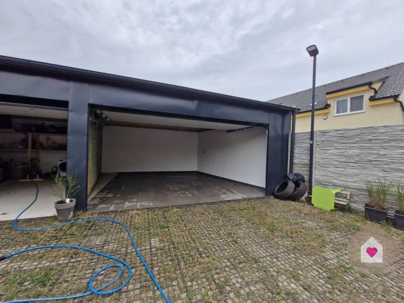 BA/VRAKUŃA-Prenájom zariadeného 5i domu s 2garážou, bazénom a záhradou