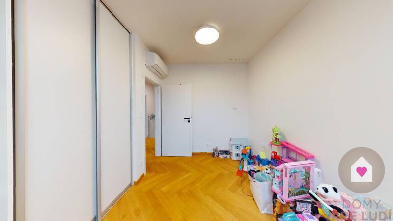 BA/VRAKUŃA-Prenájom zariadeného 5i domu s 2garážou, bazénom a záhradou