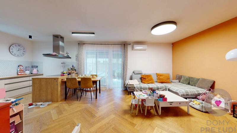 BA/VRAKUŃA-Prenájom zariadeného 5i domu s 2garážou, bazénom a záhradou