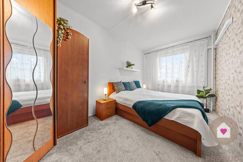 Predaj priestranného, zariadeného 2i bytu s lodžiou, oddelnou kychyňou a vonkajším pakovacím státím_Ružinov_Vlčie hrdlo