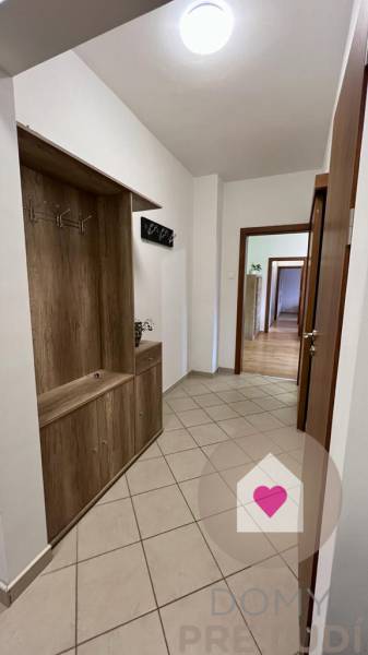 nezabudkova prenajom 3i byt - chodba.jpg