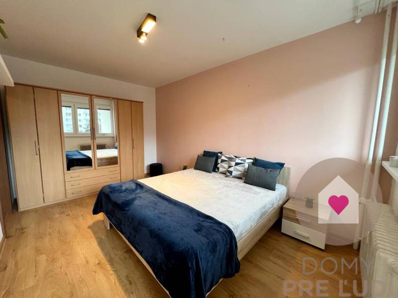 nezabudkova prenajom 3i byt  - spalna postel skrina.jpg