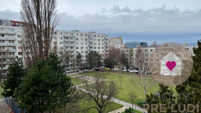 nezabudkova prenajom 3i byt - vyhlad 1.jpg