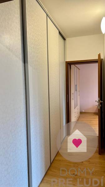 nezabudkova prenajom 3i byt - chodba rolldor.jpg