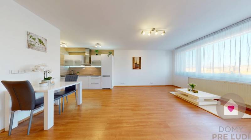 Prenájom priestranného 2i bytu s balkónom a parkingom v garáži _novostavba _Budatínska ul._Petržalka