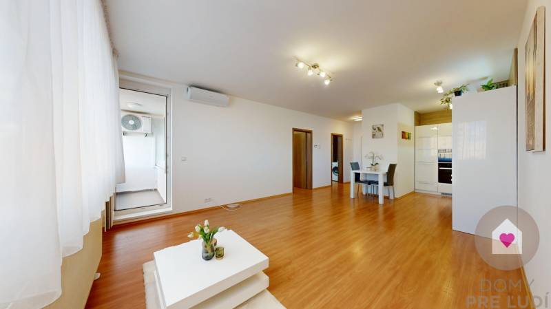 Prenájom priestranného 2i bytu s balkónom a parkingom v garáži _novostavba _Budatínska ul._Petržalka