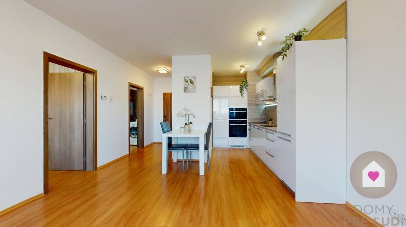 Prenájom priestranného 2i bytu s balkónom a parkingom v garáži _novostavba _Budatínska ul._Petržalka