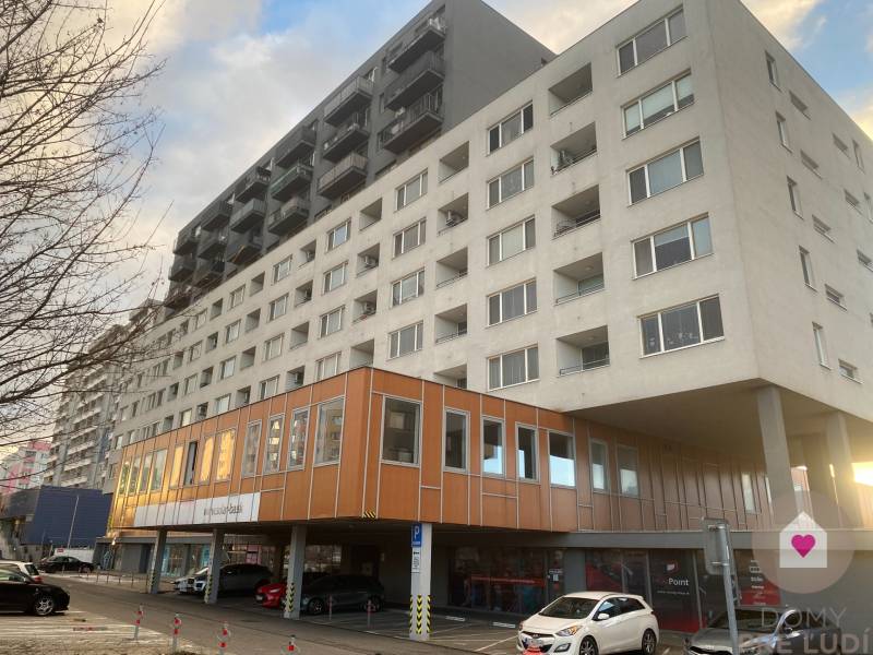 Prenájom priestranného 2i bytu s balkónom a parkingom v garáži _novostavba _Budatínska ul._Petržalka