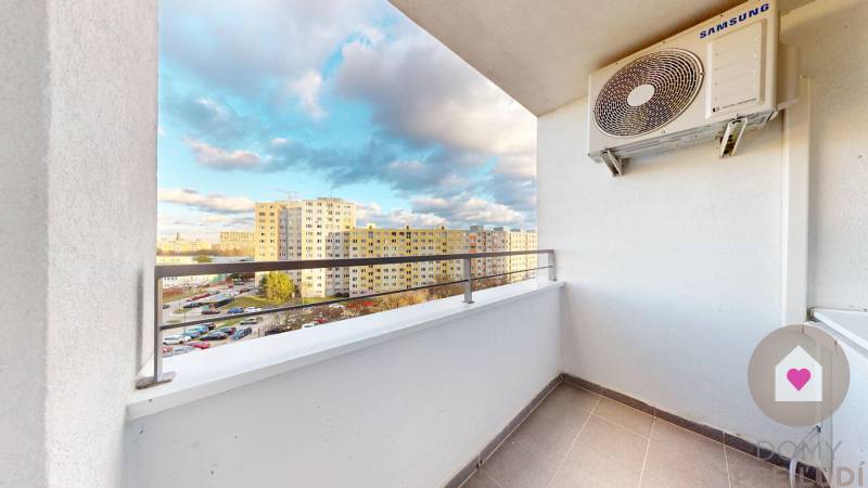 Prenájom priestranného 2i bytu s balkónom a parkingom v garáži _novostavba _Budatínska ul._Petržalka