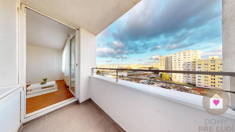 Prenájom priestranného 2i bytu s balkónom a parkingom v garáži _novostavba _Budatínska ul._Petržalka