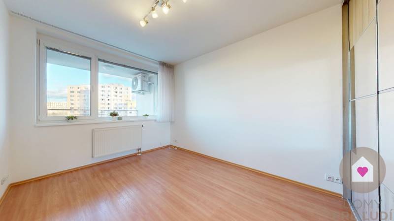 Prenájom priestranného 2i bytu s balkónom a parkingom v garáži _novostavba _Budatínska ul._Petržalka