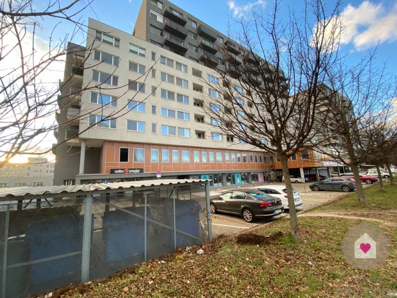 Prenájom priestranného 2i bytu s balkónom a parkingom v garáži _novostavba _Budatínska ul._Petržalka