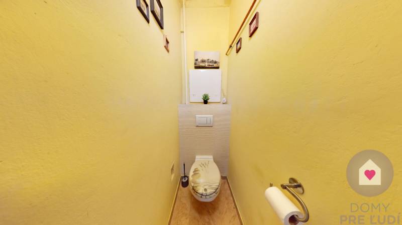 Prenájom kompletne zariadeného 2i bytu s oddelenou kuchyňou, 2 balkónmi a pivnicou na Krížnej ul. v Starom Meste