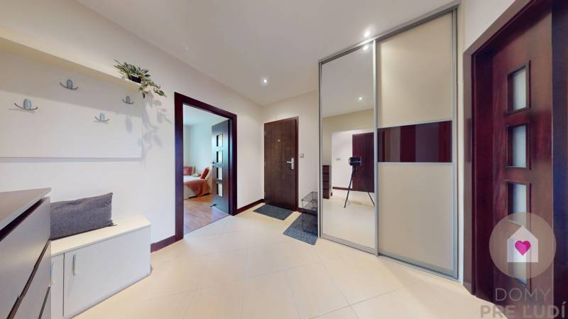 Prenájom zariadeného 3 izbového bytu_Furdekova ul._hala