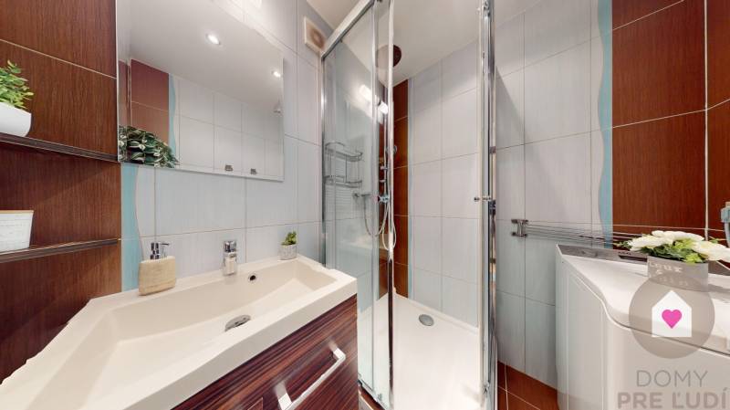 Prenájom zariadeného 3 izbového bytu_Furdekova ul._kúpeľňa