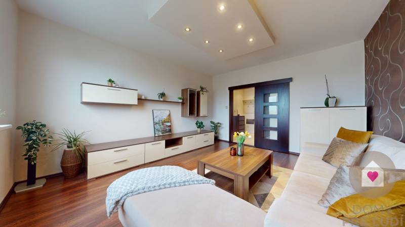 Prenájom zariadeného 3 izbového bytu_Furdekova ul._obývačka