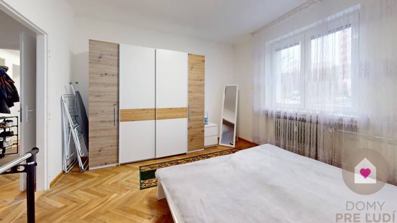 17-Stromova-Bedroom 1.jpg
