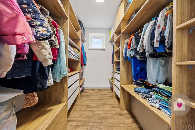 Kuchyňa_rodinný dom na predaj_šatník poschodie