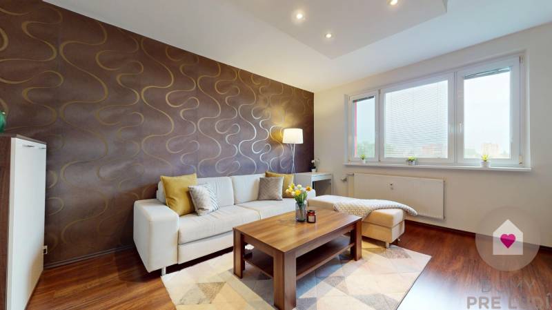 Prenájom zariadeného 3 izbového bytu_Furdekova ul._obývačka