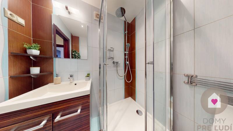 Prenájom zariadeného 3 izbového bytu_Furdekova ul._kúpeľňa