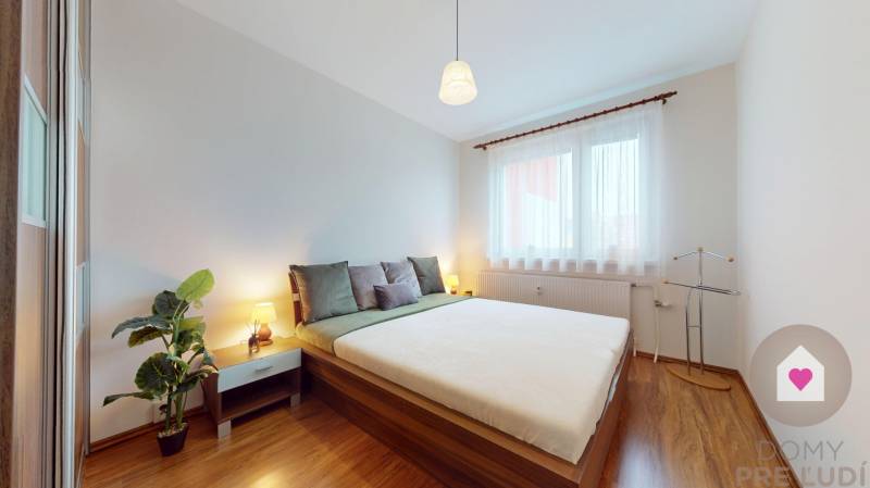 Prenájom zariadeného 3 izbového bytu_Furdekova ul._spálňa