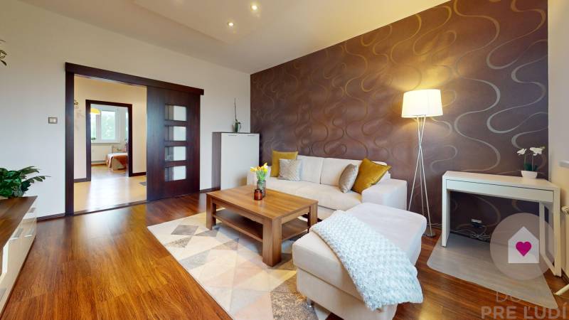 Prenájom zariadeného 3 izbového bytu_Furdekova ul._obývačka