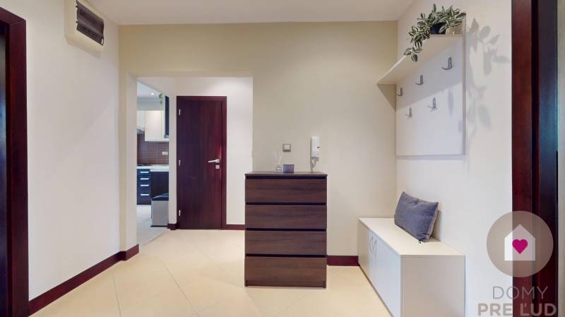 Prenájom zariadeného 3 izbového bytu_Furdekova ul._hala