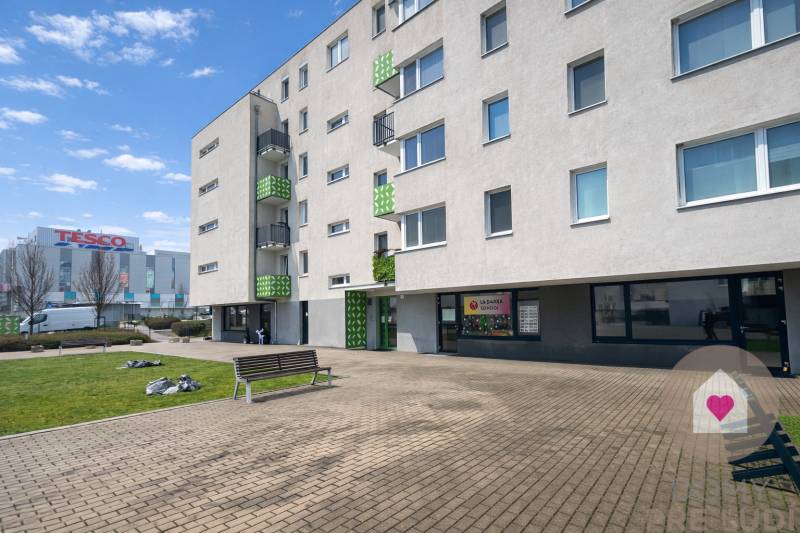 Prenájom zariadeného 2i bytu s balkónom, pivnicou a parkingom v garáži _novostavba Tammi_Dúbravka