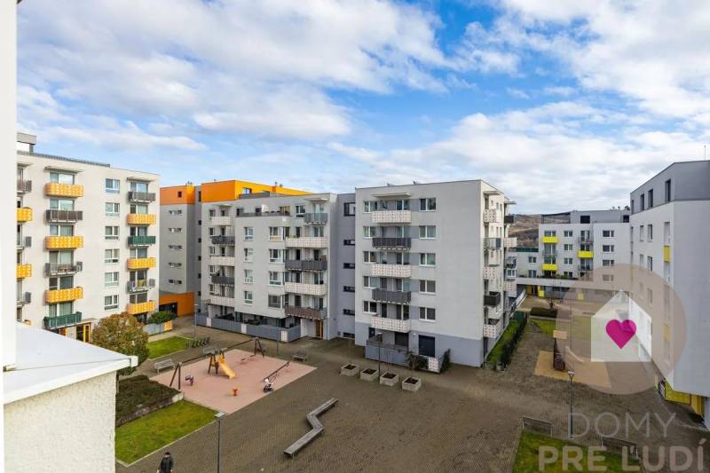 Prenájom zariadeného 2i bytu s balkónom, pivnicou a parkingom v garáži _novostavba Tammi_Dúbravka