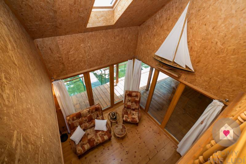 Hausbot na predaj_Jarovecké rameno_pohľad zo schodiska