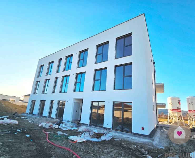 bytový dom Slovenský Grob, exteriér