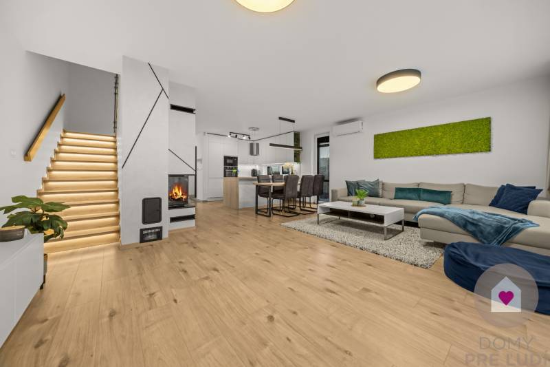 ROVINKA-Prenájom modernej, zariadenej novostavby 4 izbového rod.domu s pozemkom, parkovaním, klimatizáciou a krbom v Rovinke na Topoľovej ul.