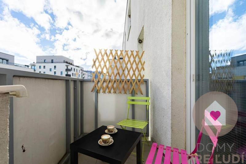 Prenájom zariadeného 2i bytu s balkónom, pivnicou a parkingom v garáži _novostavba Tammi_Dúbravka