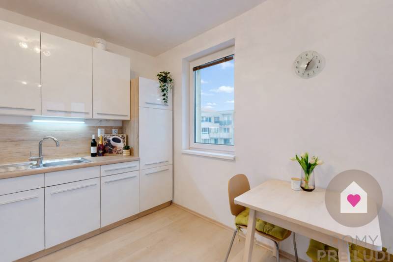 Prenájom zariadeného 2i bytu s balkónom, pivnicou a parkingom v garáži _novostavba Tammi_Dúbravka